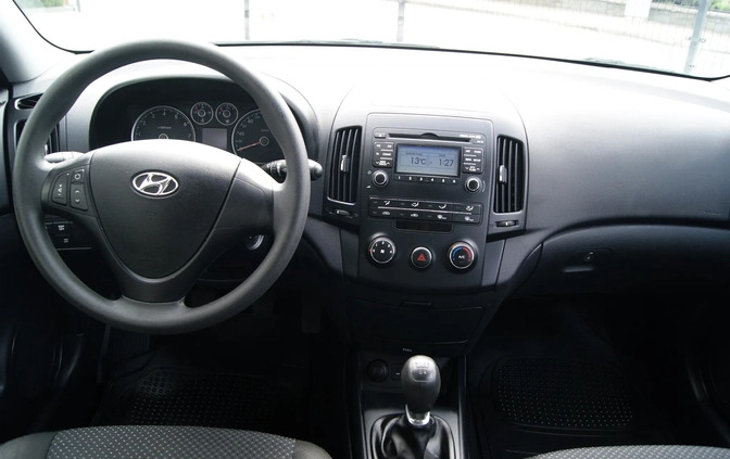 Hyundai I30 cena 21500 przebieg: 148000, rok produkcji 2011 z Syców małe 436